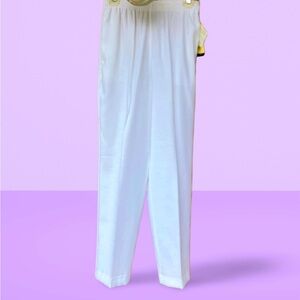 White Summer Slacks w/Elastic Waistband and Pockets. NWT. 8 Short.